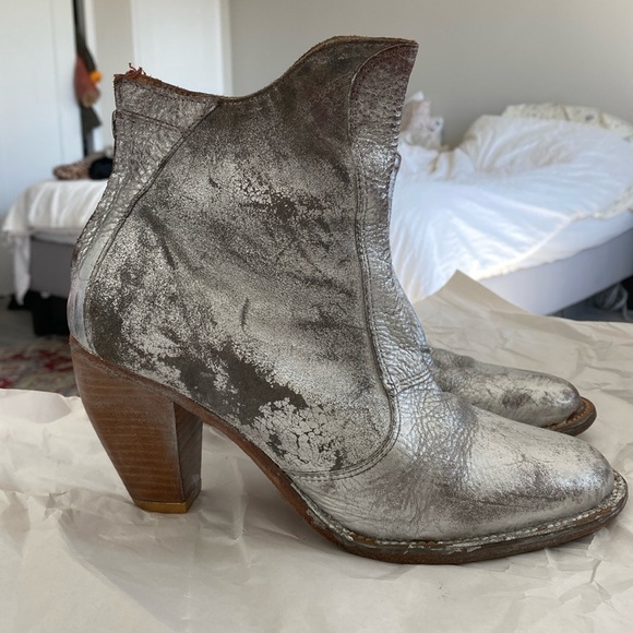 7.5 Leather Silver Painted Ankle Bootie - Picture 2 of 8